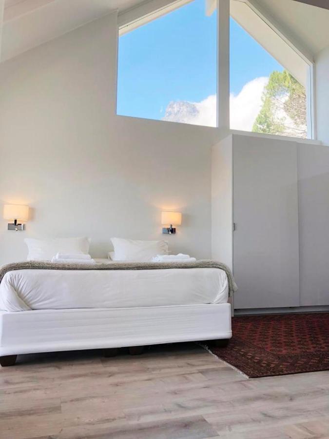 Camps Bay Loft With Stunning Mountain And Ocean Views Apartment Cape Town Exterior photo